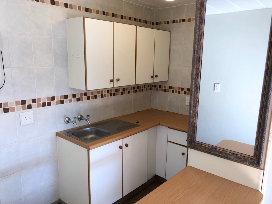 1 Bedroom Property for Sale in Kannoniers Park North West